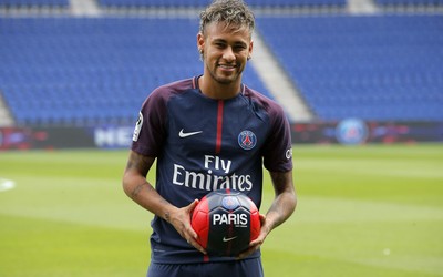 升博电竞焦点-三笘薰已成布莱顿城市英雄